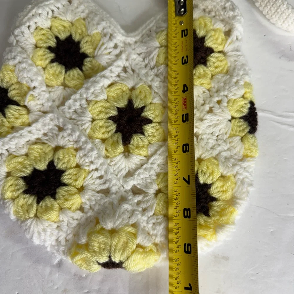 Chic Floral Crochet Shoulder Bag White and Yellow sunflower handmade knitted